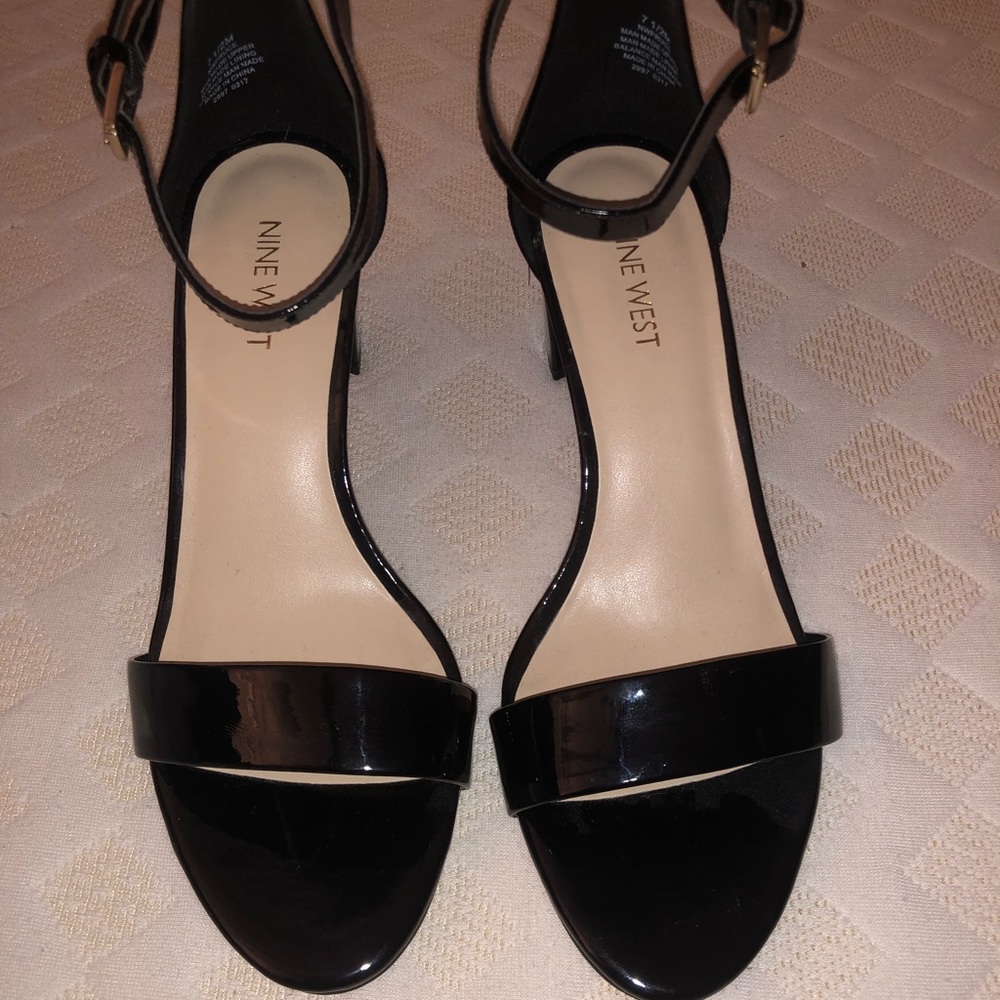 Nine West black patent leather sandal